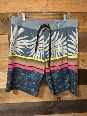 MAUI AND SONS Men’s Tropical Print Swim Trunks Size 36 EUC